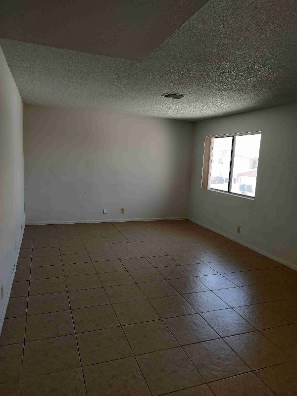 357 Rio Grande Ct in Bullhead City, AZ - Foto de edificio - Building Photo