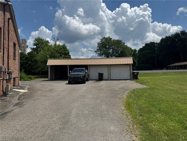 7515 Oregon Trail in Youngstown, OH - Foto de edificio - Building Photo