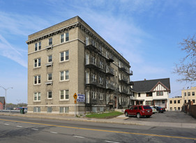 185 Alexander St Apartments