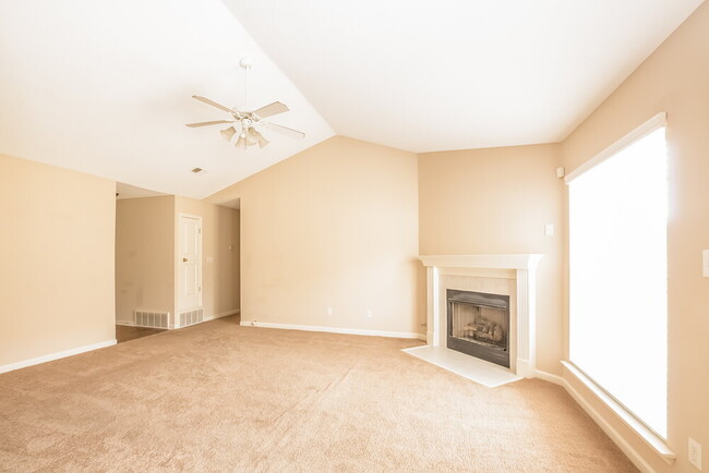 2743 Long Shadow Ln in Memphis, TN - Building Photo - Building Photo