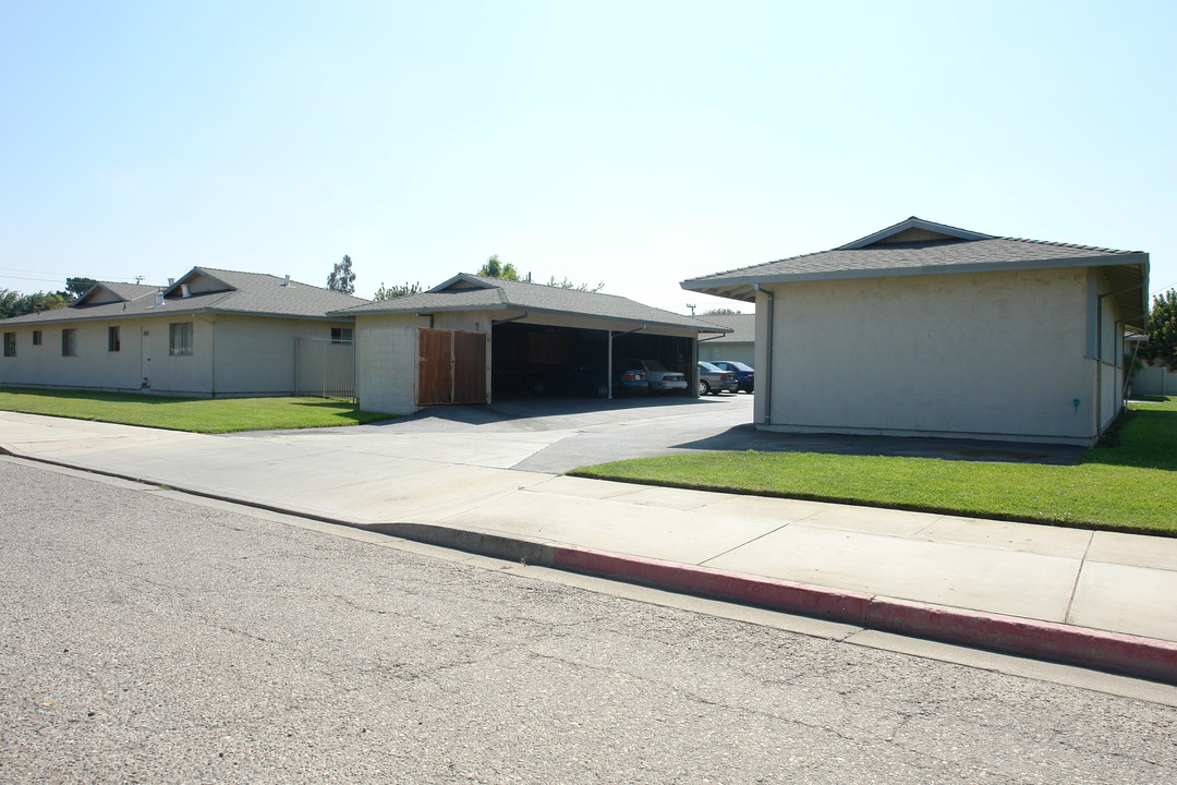 10 6th St in Gonzales, CA - Building Photo