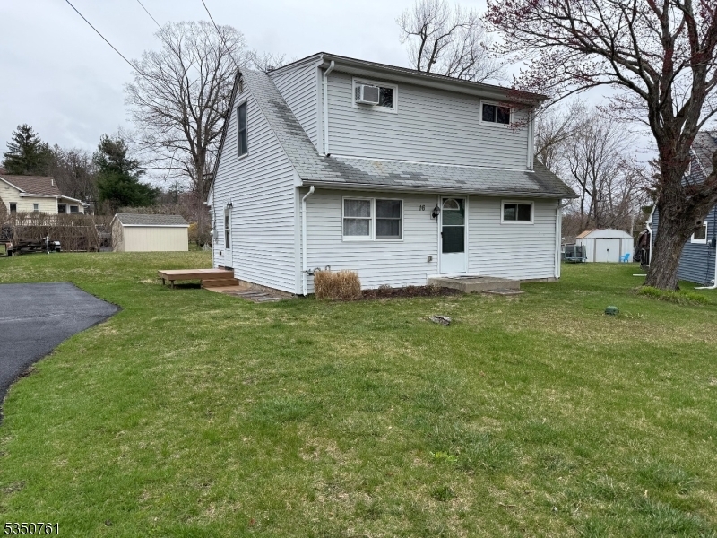 16 Plumridge Rd in West Milford, NJ - Foto de edificio
