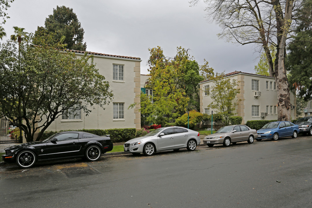 Villa Marquise in Sacramento, CA - Building Photo