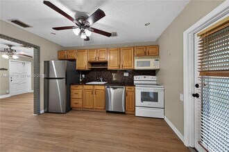 5265 NE 1st Terrace in Oakland Park, FL - Building Photo - Building Photo