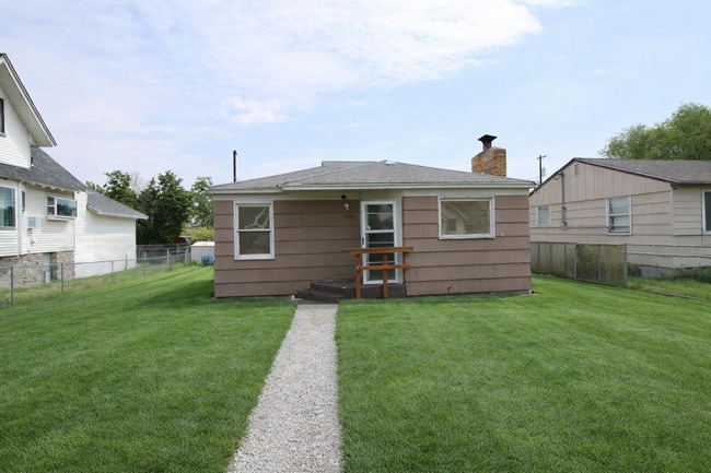 property at 1924 E Courtland Ave