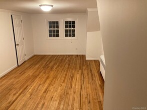 29 Lexington Ave in Westbury, NY - Foto de edificio - Building Photo