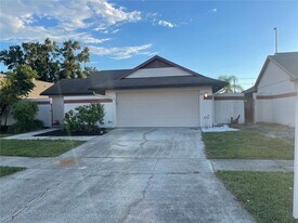 10813 Venice Cir in Tampa, FL - Building Photo