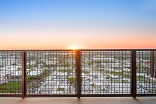 555 NE 8th St, Unit PH2307 in Fort Lauderdale, FL - Building Photo