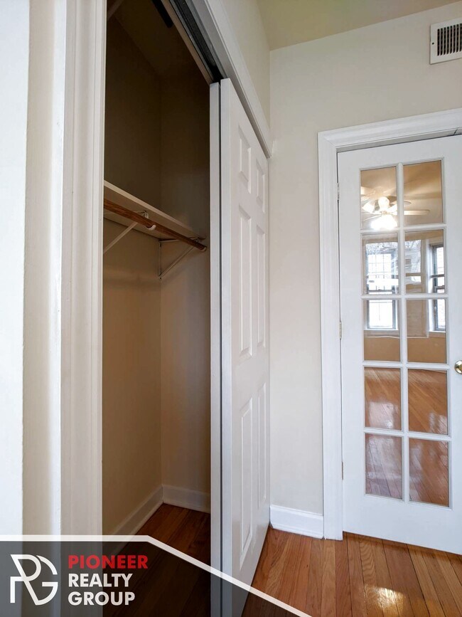 550 W Aldine Apartments and Nearby Chicago Apartments For Rent