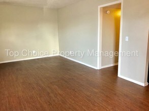 2404 N Reeves Ave-Unit -7 in Oklahoma City, OK - Building Photo - Building Photo