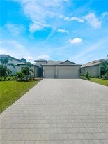 19421 Hinkley Dr in Estero, FL - Building Photo