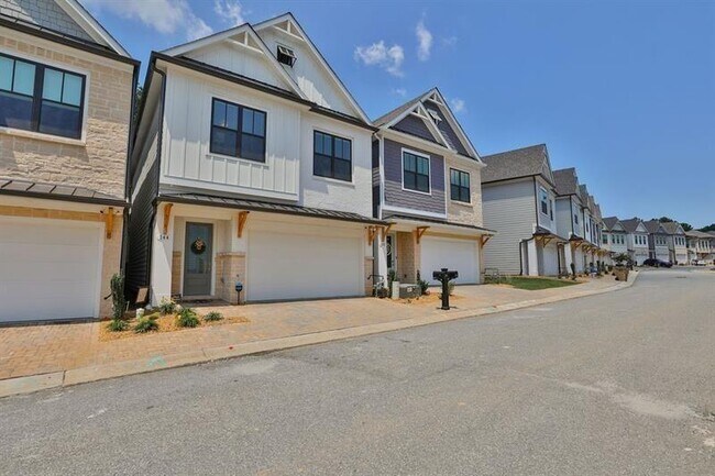 144 Village Green Ave in Woodstock, GA - Building Photo - Building Photo