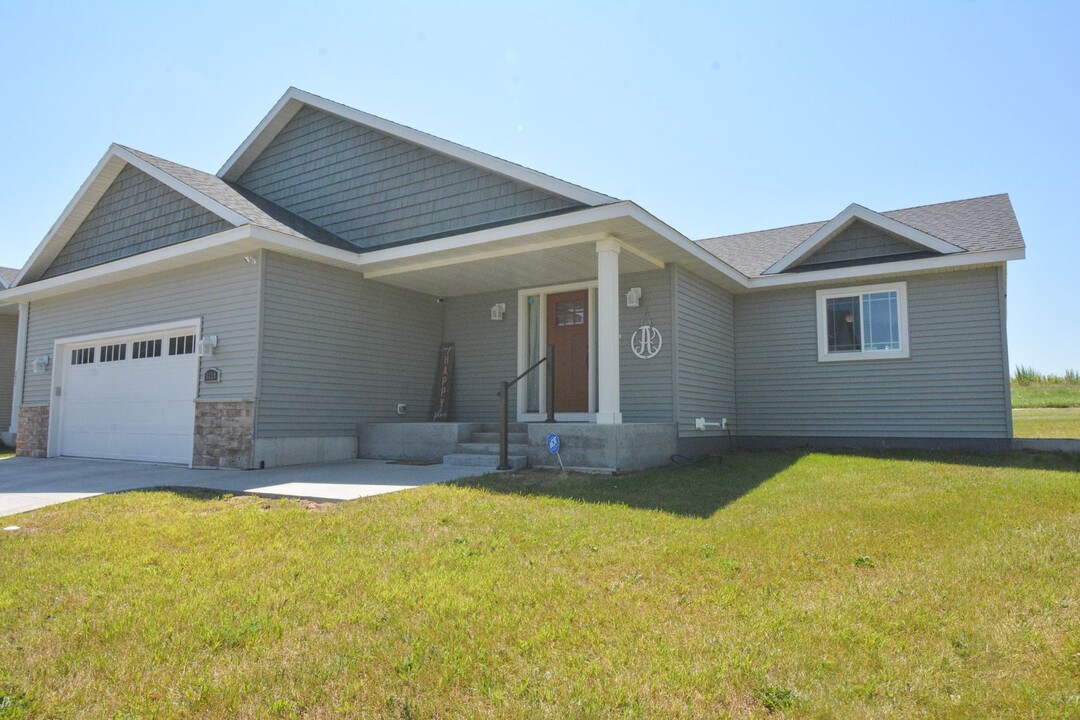 6659 Aster Ln NW in Rochester, MN - Building Photo