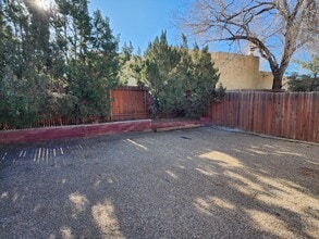 112 Canyon View Ct NE in Albuquerque, NM - Foto de edificio - Building Photo