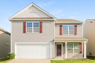 1924 Eastway Dr in Dallas, NC - Building Photo