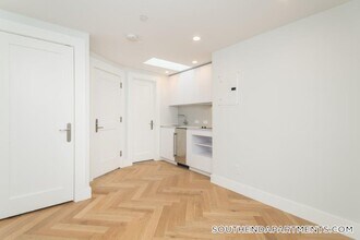 461 Massachusetts Ave, Unit 13 in Boston, MA - Building Photo - Building Photo