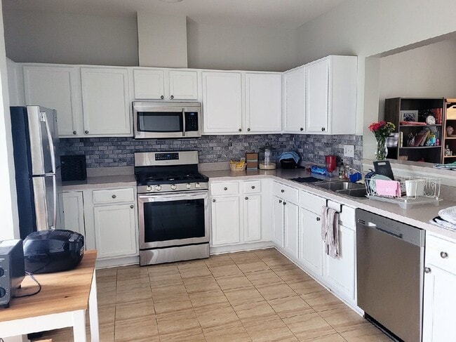 1088 N Claremont Dr in Palatine, IL - Building Photo - Building Photo