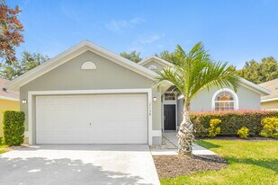 2138 Briarcliff Cir in Mount Dora, FL - Building Photo