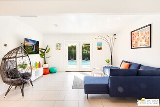4373 E Camino Parocela in Palm Springs, CA - Building Photo - Building Photo