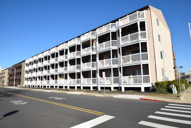 12300 Jamaica Ave, Unit 206 in Ocean City, MD - Foto de edificio - Building Photo