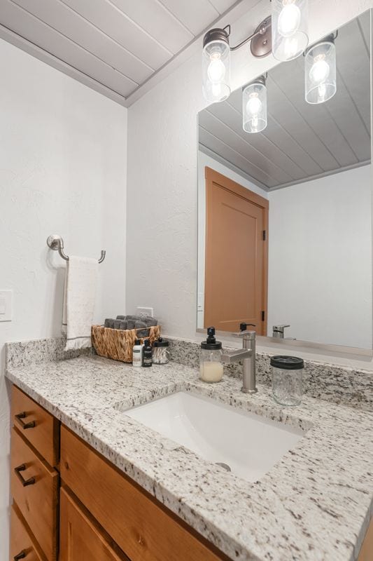 570 2nd St in Ruidoso, NM - Foto de edificio - Building Photo