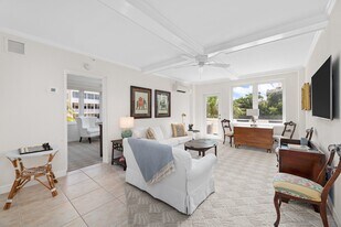 455 Worth Ave in Palm Beach, FL - Building Photo