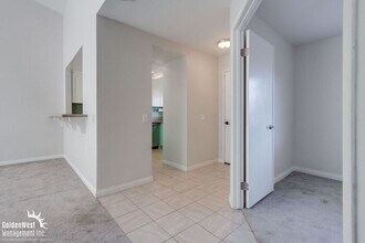 3527 Somerset Way in Carlsbad, CA - Building Photo - Building Photo