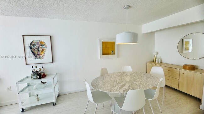1775 Washington Ave in Miami Beach, FL - Building Photo - Building Photo