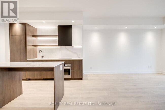 1285 Queen St E in Toronto, ON - Building Photo - Building Photo