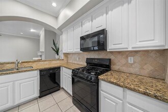 13611 Brookbluff Ln in Houston, TX - Building Photo - Building Photo