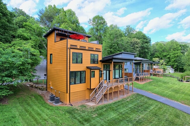 122 Cannon St in Clayton, GA - Building Photo - Building Photo