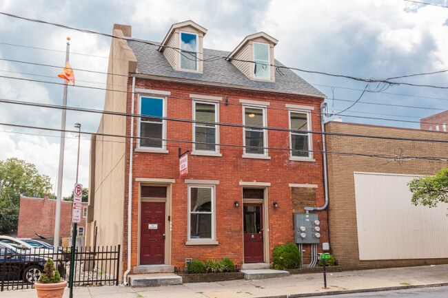 218 W King St-Unit -Apt 4 in Lancaster, PA - Building Photo - Building Photo