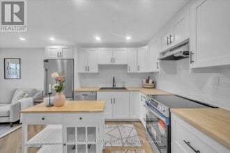 80 McAnulty Blvd in Hamilton, ON - Building Photo - Building Photo