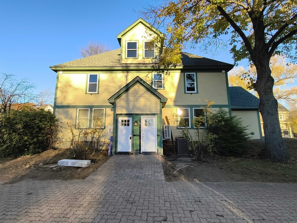 386 Union Ave in Laconia, NH - Foto de edificio