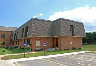 Lincoln Manor in Racine, WI - Building Photo - Building Photo