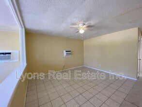 17367 Dowling Dr in Ft. Myers, FL - Building Photo - Building Photo