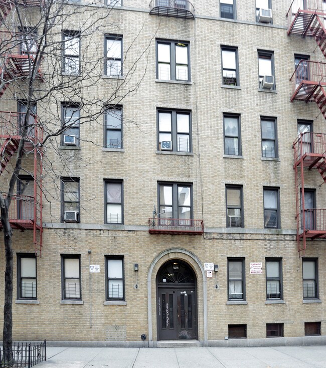 2722 Valentine Ave in Bronx, NY - Foto de edificio - Building Photo