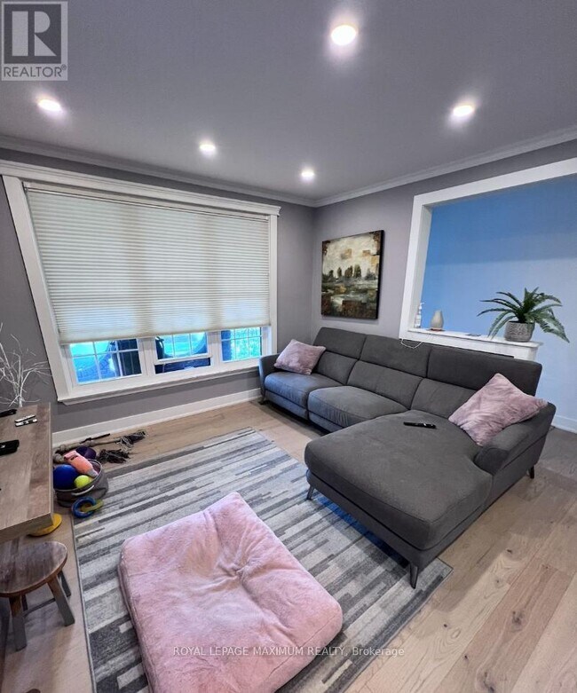 33 Alhart Dr in Toronto, ON - Building Photo - Building Photo