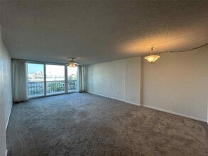 400 Island Way, Unit 404 in Clearwater, FL - Building Photo - Building Photo