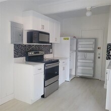 715 SW 6th St, Unit 2 in Dania Beach, FL - Building Photo - Building Photo