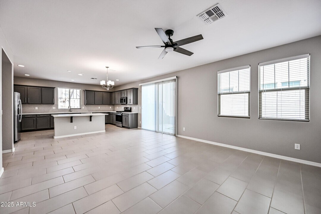 3817 N 100th Dr in Avondale, AZ - Building Photo