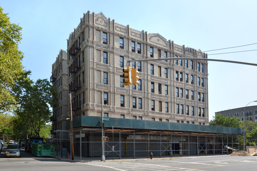 1490 Crotona Park E in Bronx, NY - Building Photo