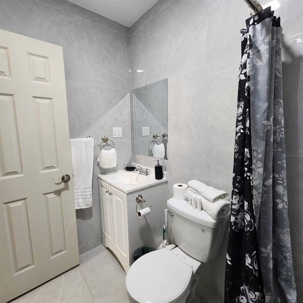 875 Westward Dr in Miami Springs, FL - Building Photo - Building Photo