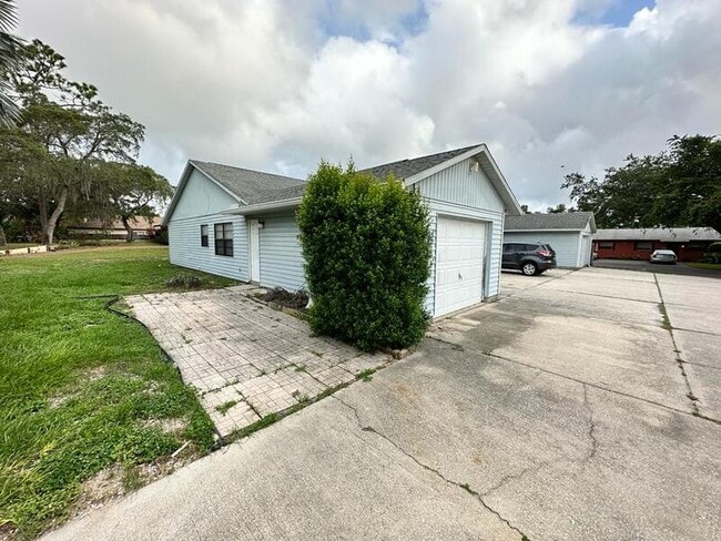 1159 E Rohe St in Tarpon Springs, FL - Building Photo - Building Photo