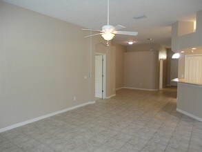 9827 White Barn Way in Riverview, FL - Building Photo - Building Photo