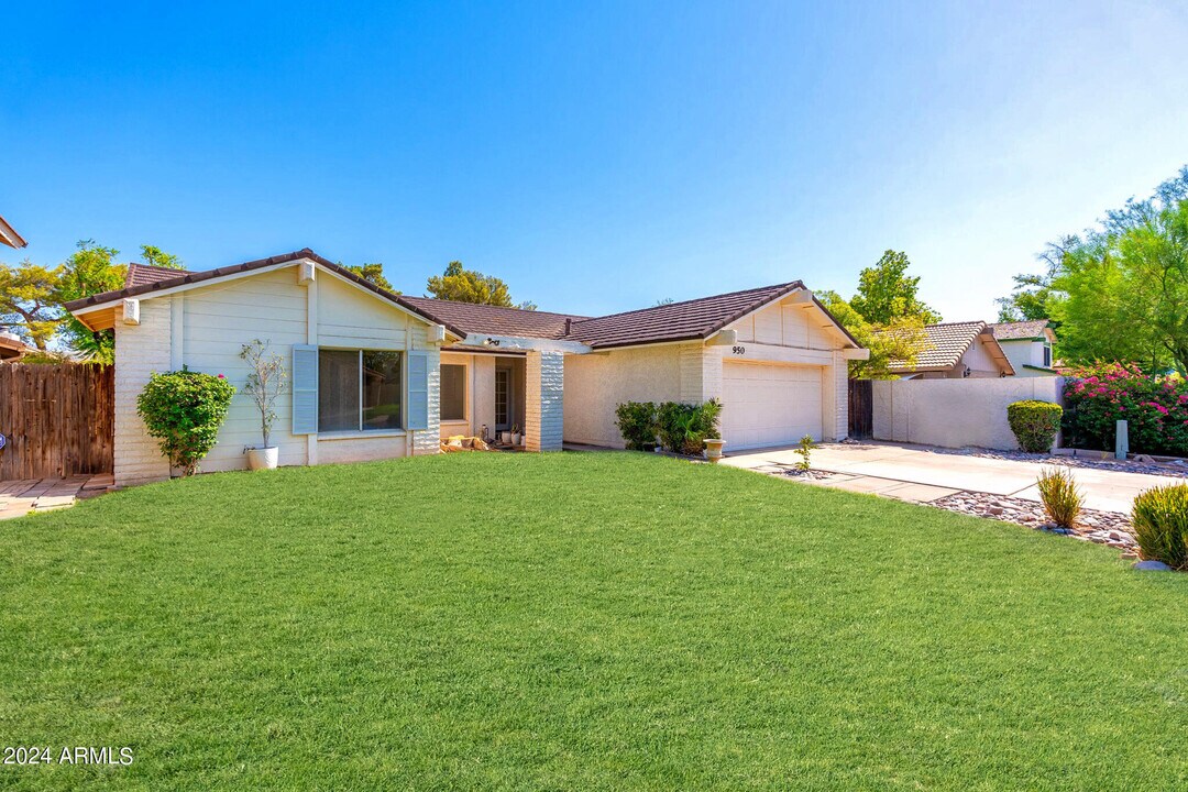 950 E Lobster Trap Ln in Tempe, AZ - Building Photo