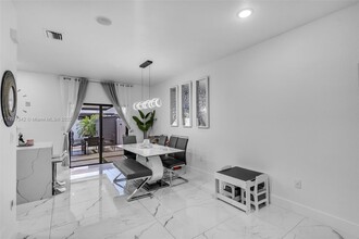 3327 W 106th Ter in Hialeah, FL - Building Photo - Building Photo