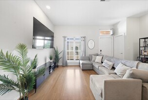 806 Jackson Hill St in Houston, TX - Building Photo