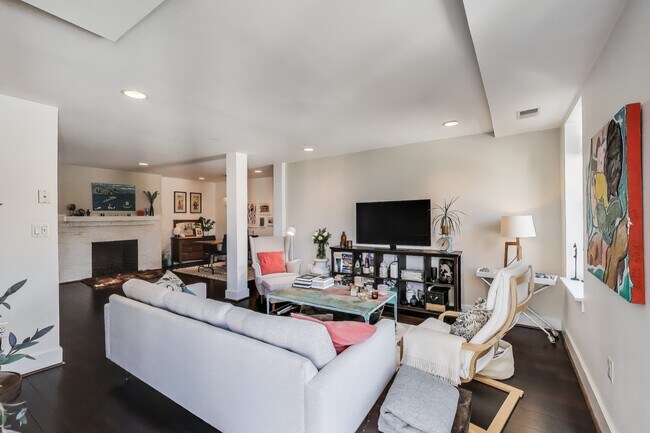 1461 Girard St NW in Washington, DC - Building Photo - Building Photo