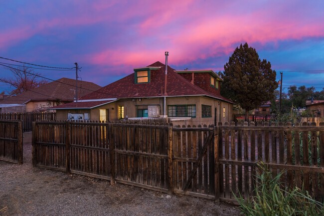 705 12th St NW in Albuquerque, NM - Building Photo - Building Photo